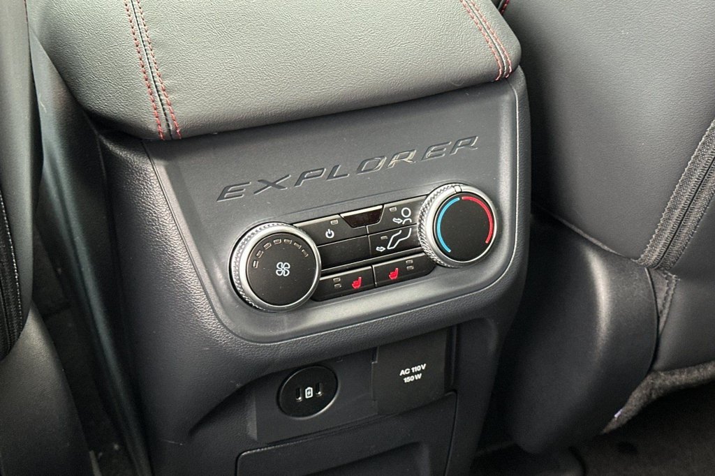 Used 2025 Ford Explorer ST-Line w/ Premium Package RWD image 16