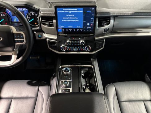 Used 2024 Ford Expedition XLT image 18