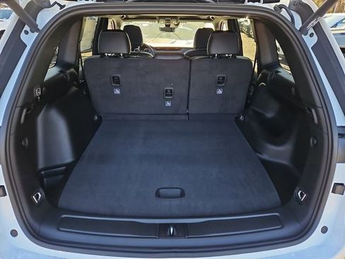 New 2025 Jeep Grand Cherokee Altitude image 15