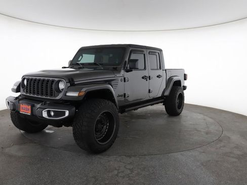 Used 2024 Jeep Gladiator Sport AWD/4WD image 5