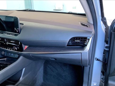 Used 2023 Nissan Rogue SV AWD/4WD image 19