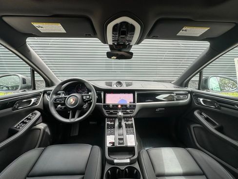 Used 2025 Porsche Macan image 32