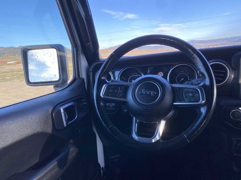 Used 2021 Jeep Wrangler Unlimited Sahara AWD/4WD image 30