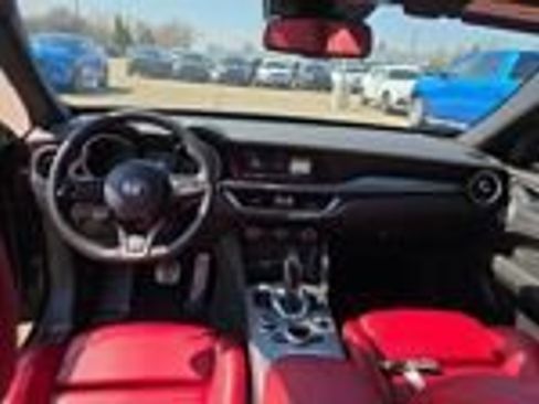 Used 2023 Alfa Romeo Stelvio Veloce image 11