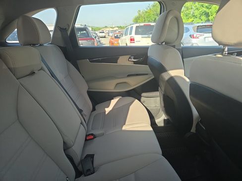 Used 2016 Kia Sorento LX FWD image 11