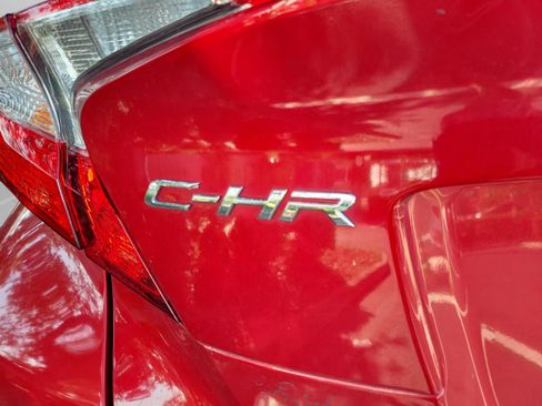Used 2020 Toyota C-HR LE FWD image 24