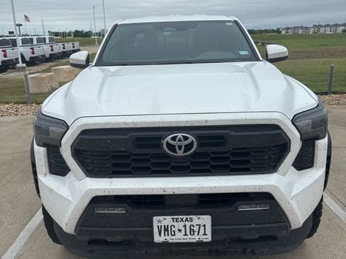 Certified 2024 Toyota Tacoma TRD Off-Road w/ TRD Off Road Upgrade Package AWD/4WD image 3