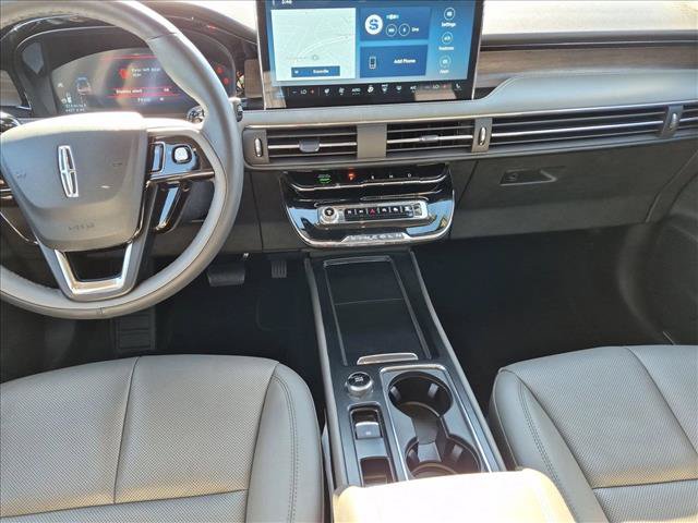Used 2025 Lincoln Corsair Reserve AWD/4WD image 17