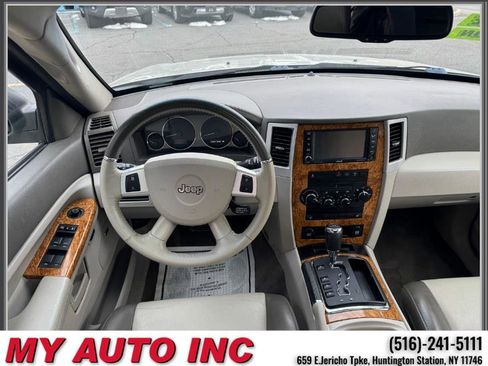 Used 2010 Jeep Grand Cherokee Limited image 11