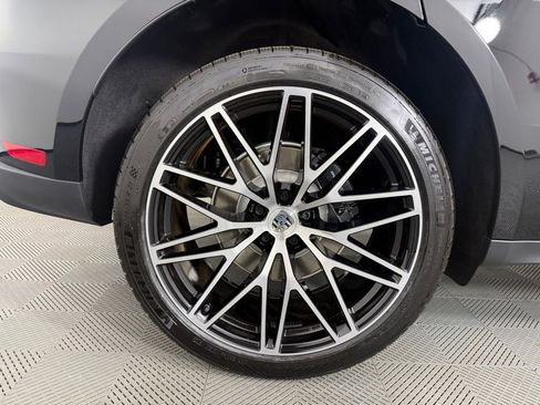 New 2026 Porsche Macan AWD/4WD image 13