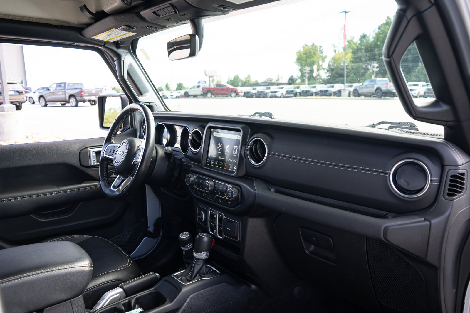 Used 2023 Jeep Wrangler Unlimited Sahara w/ Cold Weather Group AWD/4WD image 21