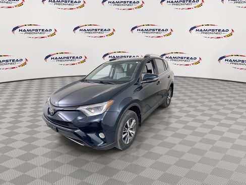 Used 2017 Toyota RAV4 XLE AWD/4WD image 4
