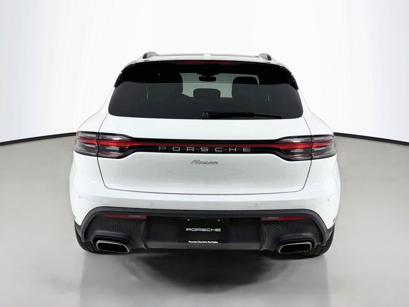 Certified 2023 Porsche Macan AWD/4WD image 27