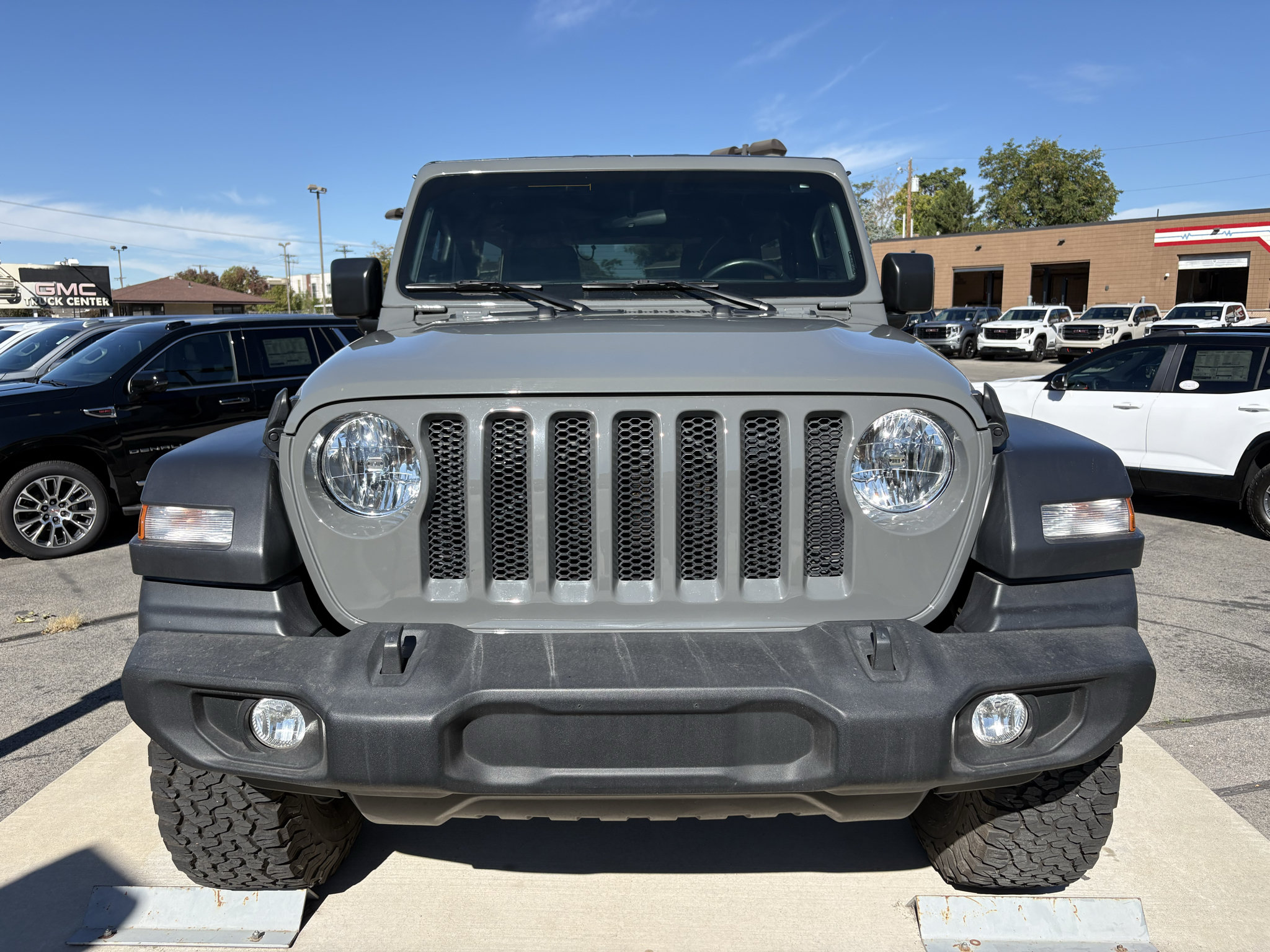 Used 2023 Jeep Wrangler Unlimited Sport AWD/4WD image 16