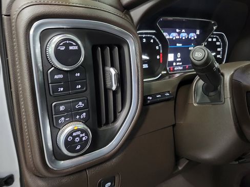 Used 2021 GMC Sierra 1500 Denali w/ Denali Ultimate Package AWD/4WD image 14