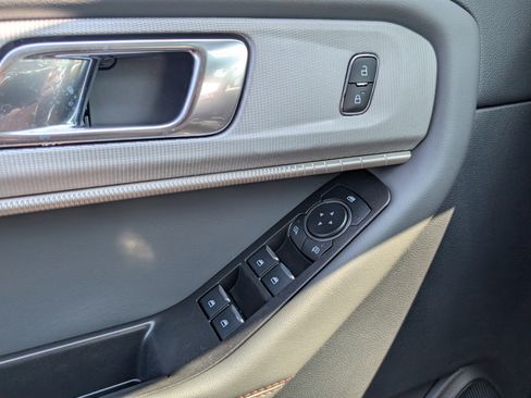 New 2025 Ford Explorer Active w/ Active Comfort Package image 17