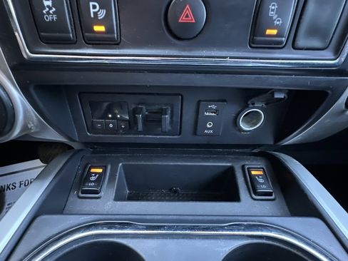 Used 2018 Nissan Titan SV w/ SV Convenience Package image 21