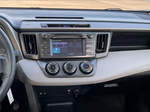 Used 2015 Toyota RAV4 LE image 7