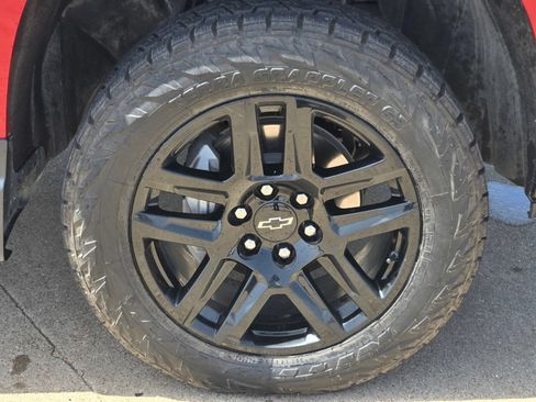 Used 2024 Chevrolet Silverado 1500 LT Trail Boss w/ Convenience Package II AWD/4WD image 9
