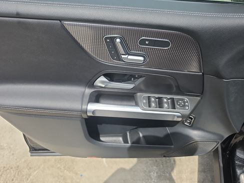 Used 2023 Mercedes-Benz GLB 250 4MATIC image 17