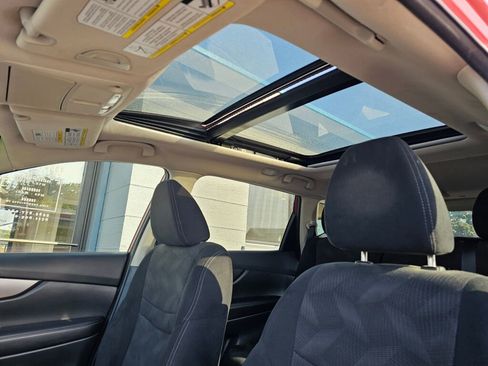 Used 2016 Nissan Rogue SV image 25