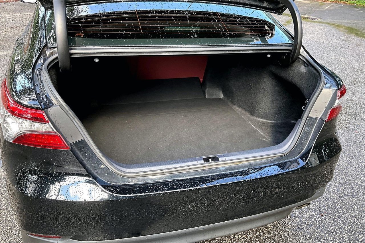 Used 2024 Toyota Camry XLE FWD image 35