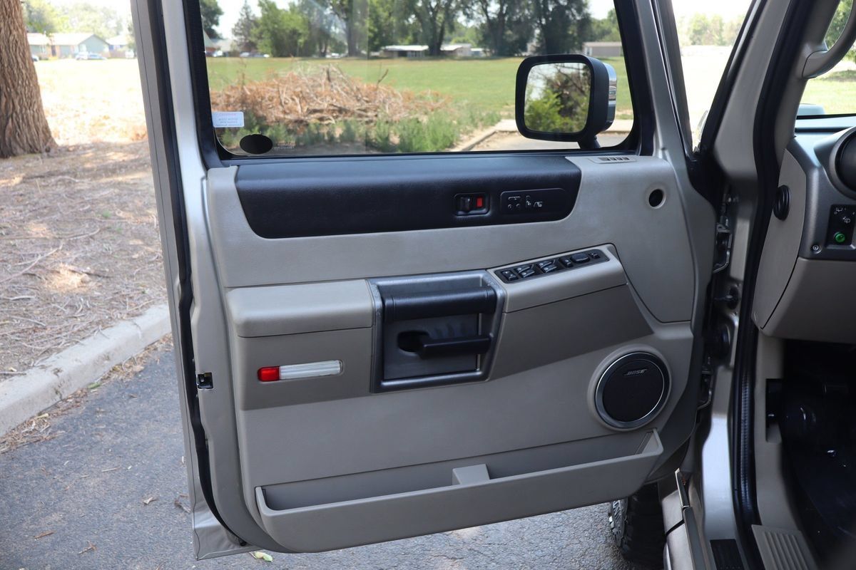 Used 2003 HUMMER H2 w/ Preferred Equipment Group AWD/4WD image 24