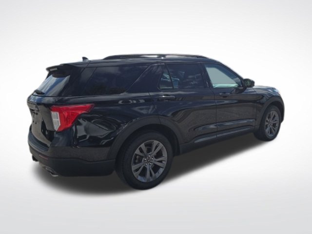 Used 2023 Ford Explorer XLT w/ Equipment Group 202A RWD image 3