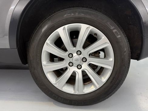 Used 2017 Land Rover Discovery Sport SE image 11