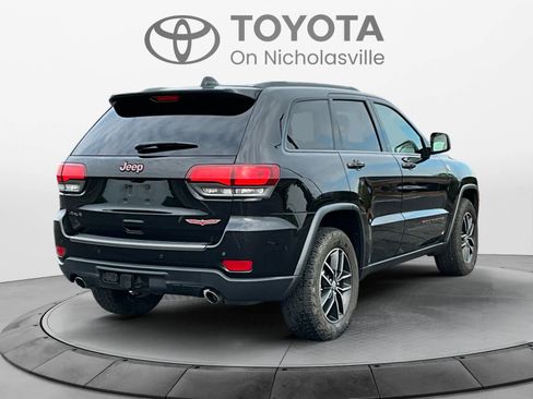 Used 2017 Jeep Grand Cherokee Trailhawk AWD/4WD image 5