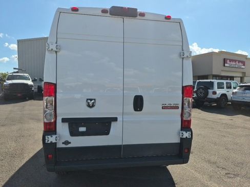 Used 2018 RAM ProMaster 2500 w/ Interior Convenience Group image 9