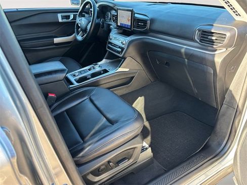 Used 2022 Ford Explorer XLT w/ Equipment Group 202A image 15