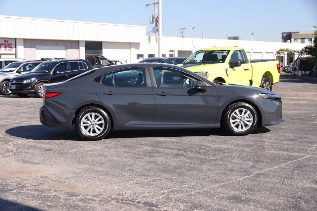 Used 2025 Toyota Camry LE FWD image 5