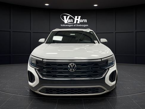 Used 2024 Volkswagen Atlas Cross Sport SE w/ Panoramic Sunroof Package AWD/4WD image 2
