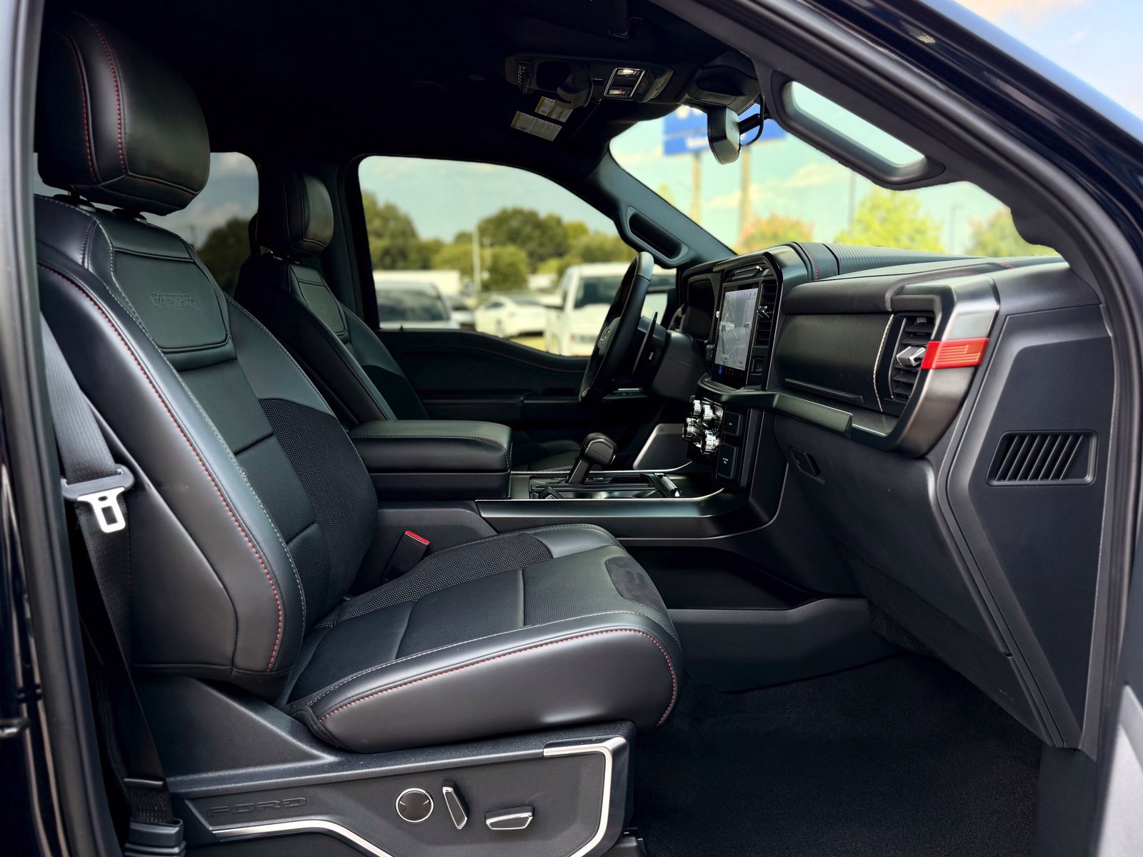 Used 2025 Ford F150 Raptor AWD/4WD image 31