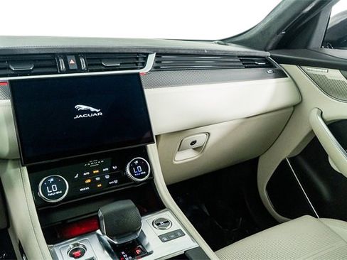 Used 2022 Jaguar F-PACE SVR image 43