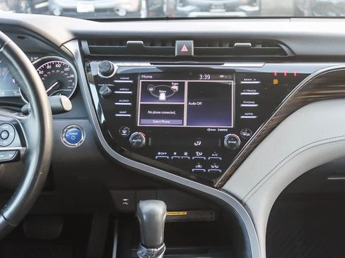 Used 2019 Toyota Camry XLE image 12