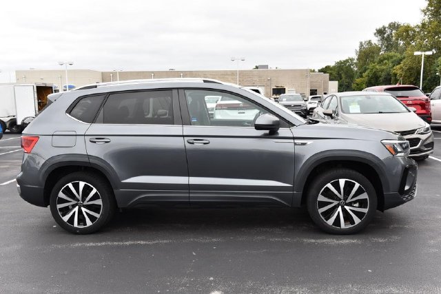 Used 2023 Volkswagen Taos SE FWD image 5