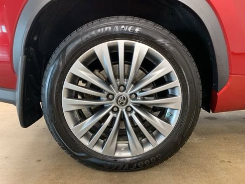Used 2021 Toyota Highlander Platinum image 46