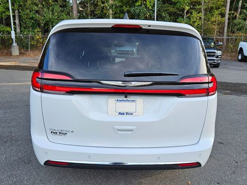 New 2026 Chrysler Pacifica Select image 12