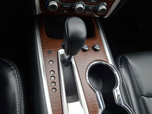 Used 2020 Nissan Pathfinder Platinum image 18