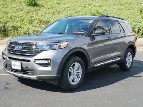 Certified 2024 Ford Explorer XLT w/ Equipment Group 202A AWD/4WD image 2