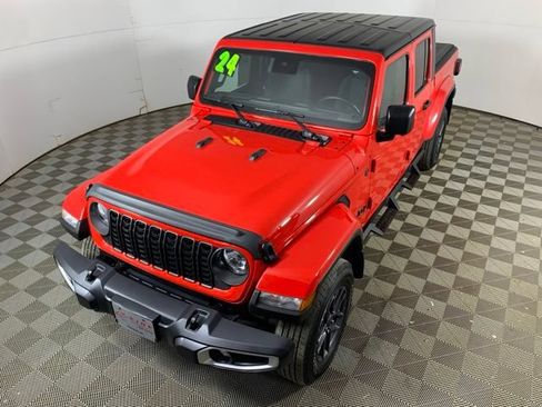 Used 2024 Jeep Gladiator Sport AWD/4WD image 18