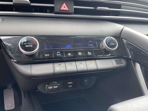 Used 2025 Hyundai Elantra Hybrid FWD image 25