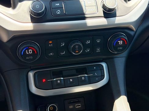 Used 2023 GMC Acadia SLT AWD/4WD image 36