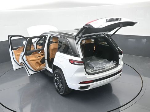 New 2025 Jeep Grand Cherokee Summit image 62