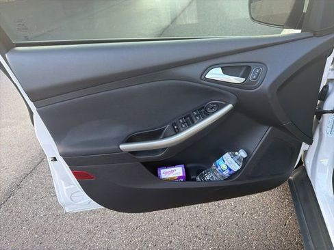 Used 2018 Ford Focus Titanium image 9