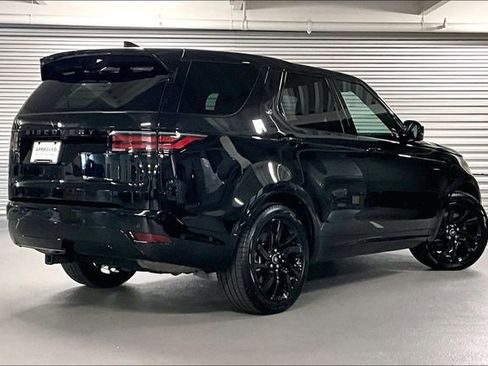 Certified 2025 Land Rover Discovery Dynamic SE image 13