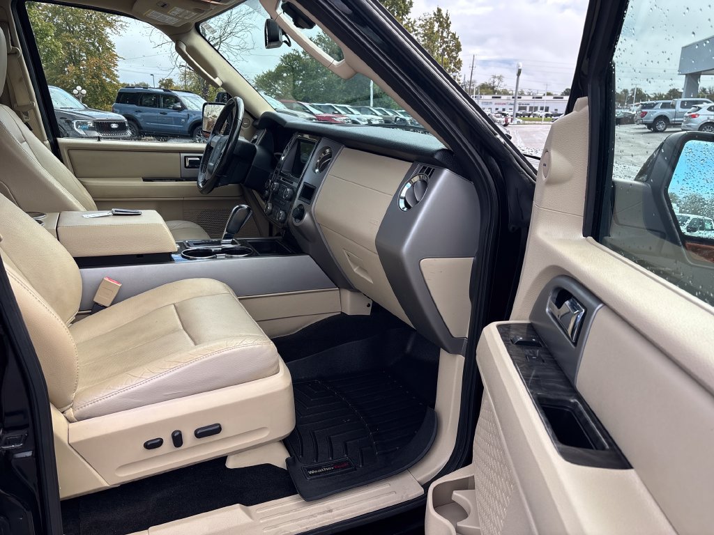 Used 2016 Ford Expedition Limited w/ Equipment Group 301A AWD/4WD image 32