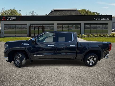 Used 2025 GMC Sierra 1500 SLT AWD/4WD image 2